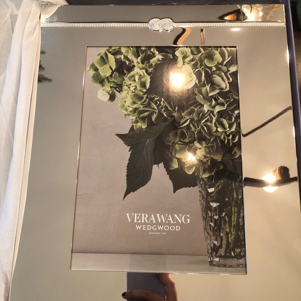 Vera Wang Wedgwood Infinity frame 8x10